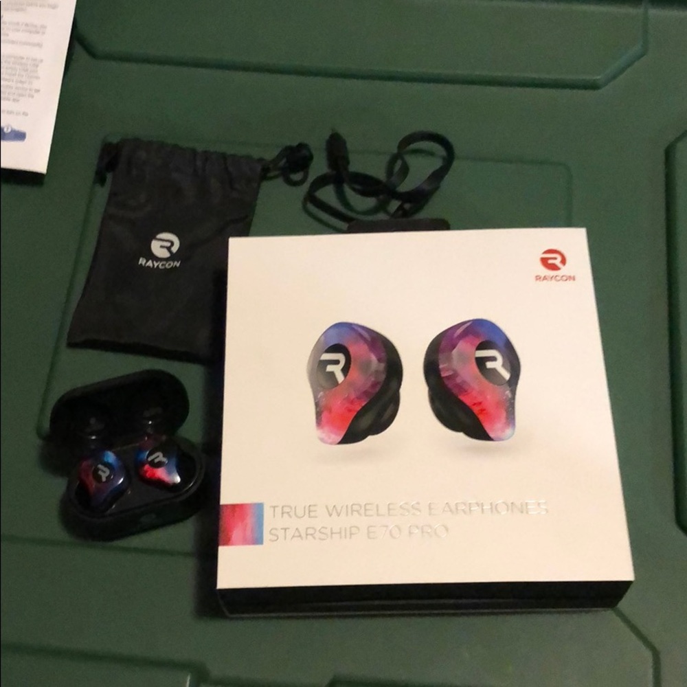 Wireless earbuds